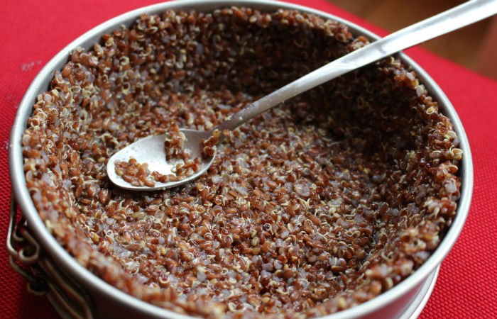 réalisation de la croûte à base de quinoa et de graines de lin